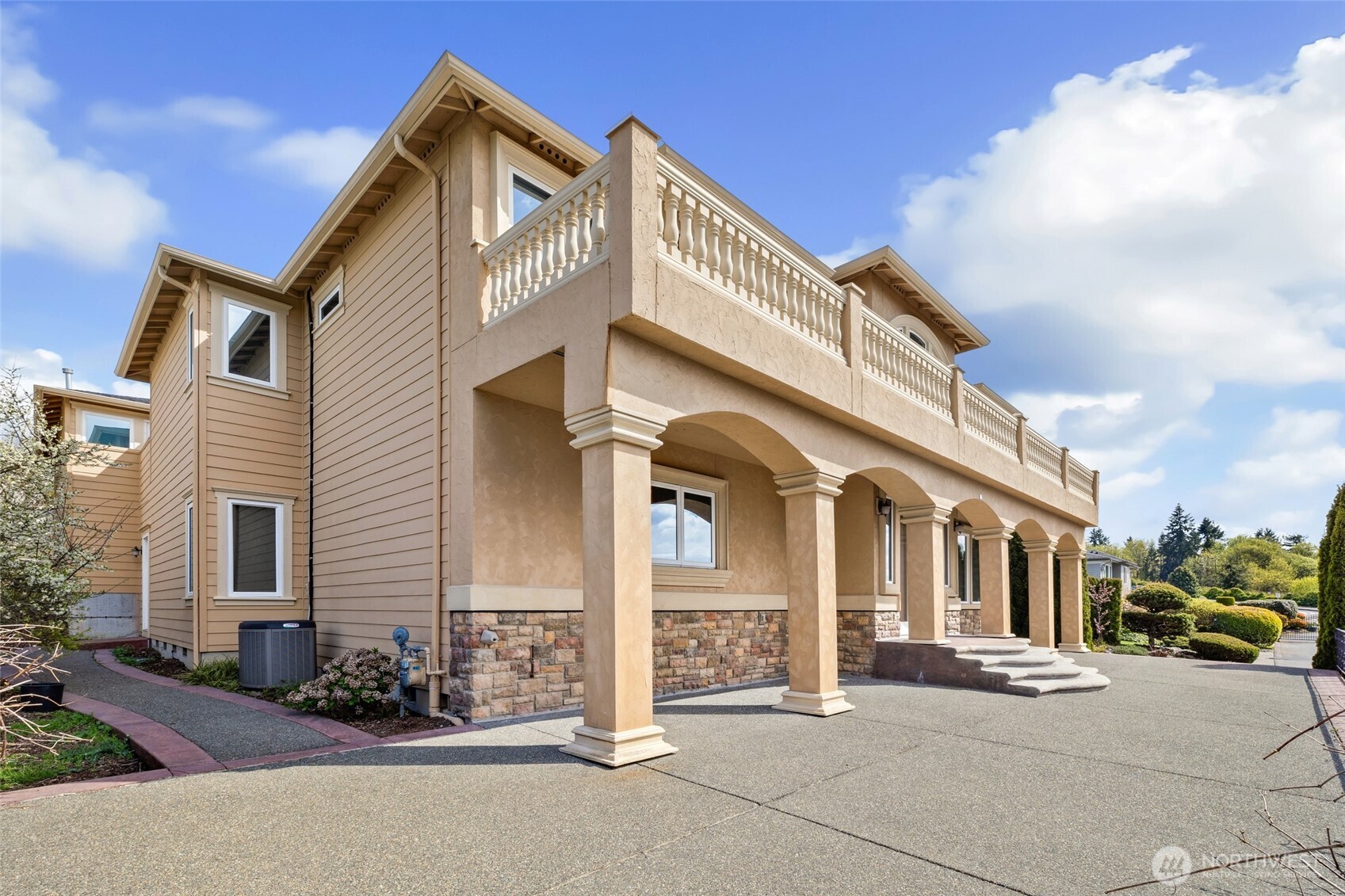 7613 N 10th Street Property Photo 2