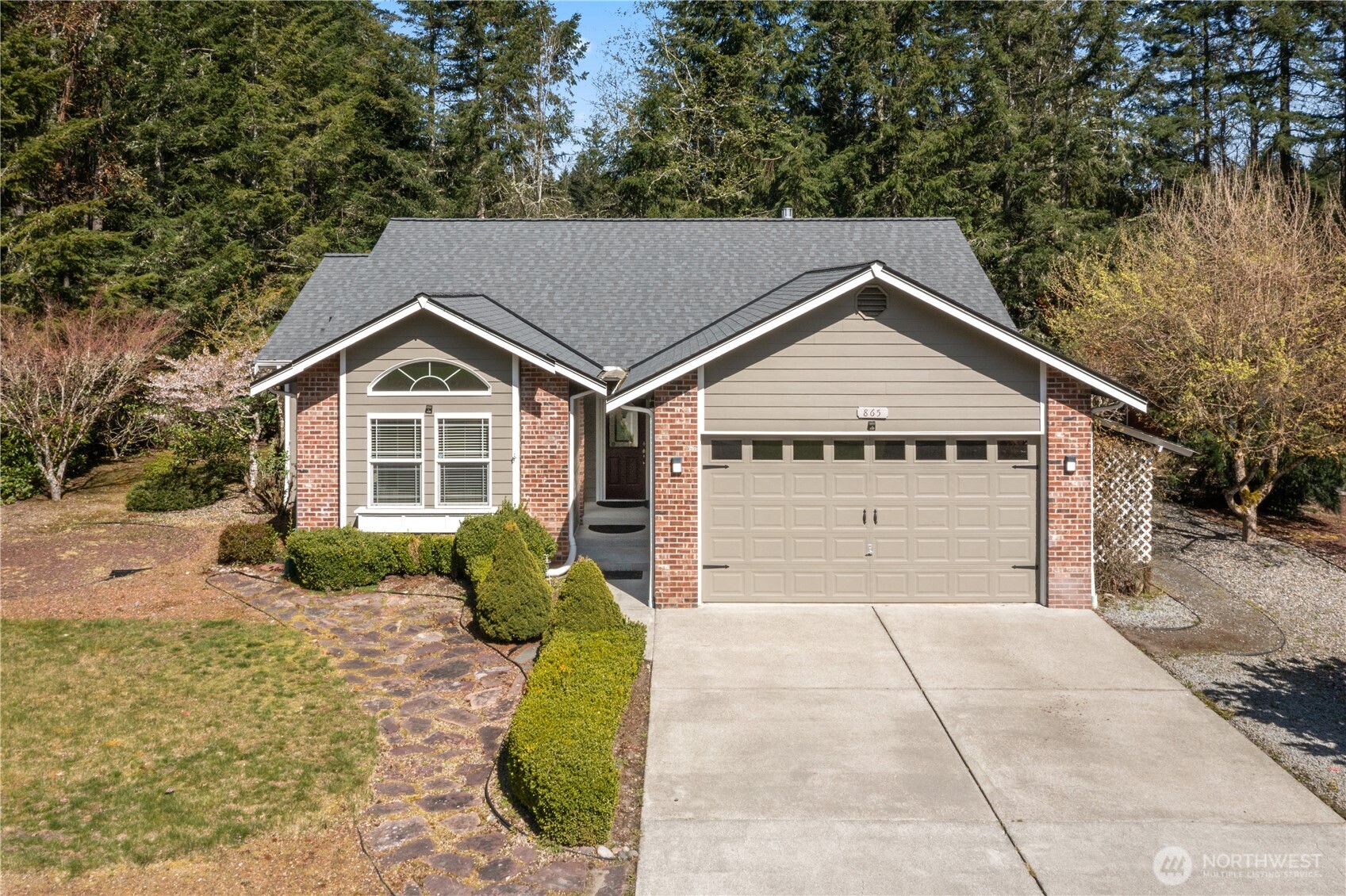 165 Finn Hill Real Estate Listings Main Image