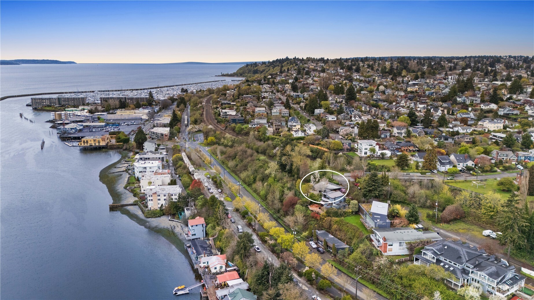5622 Seaview Avenue Property Photo