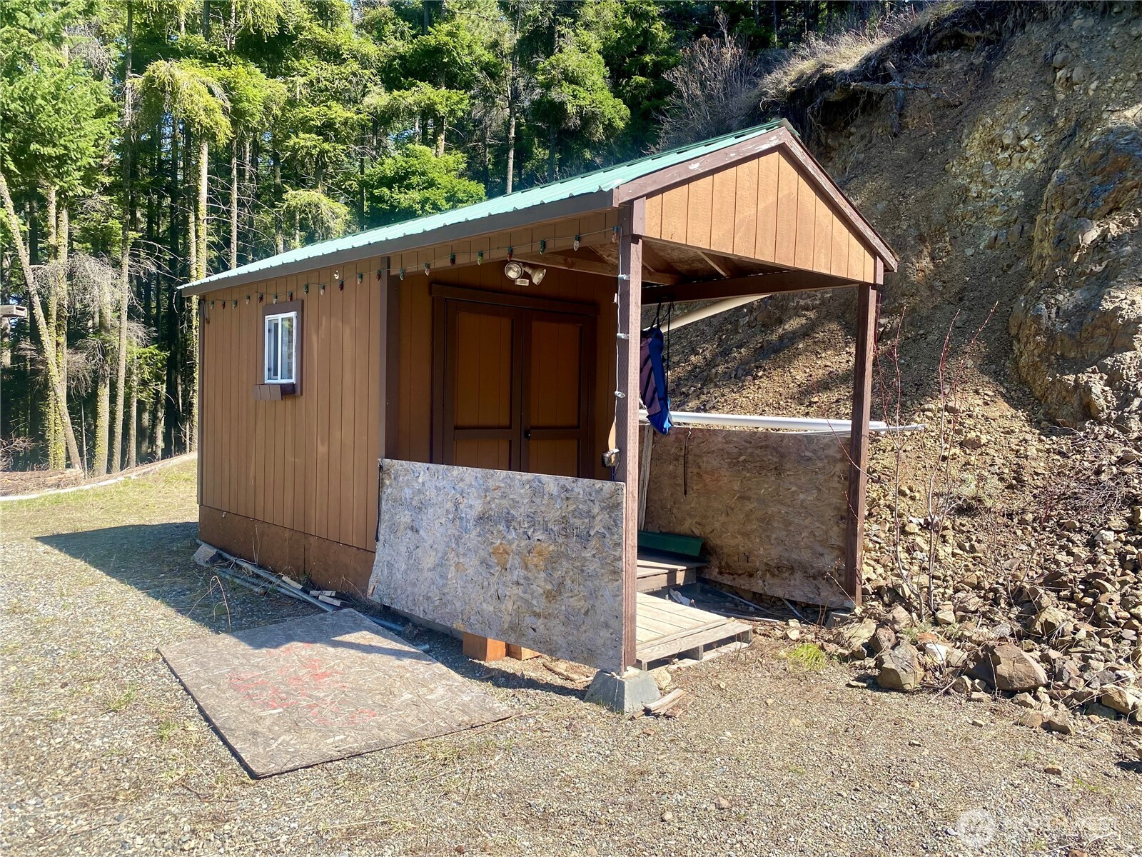 393 Tom & Nita Road Property Photo 15