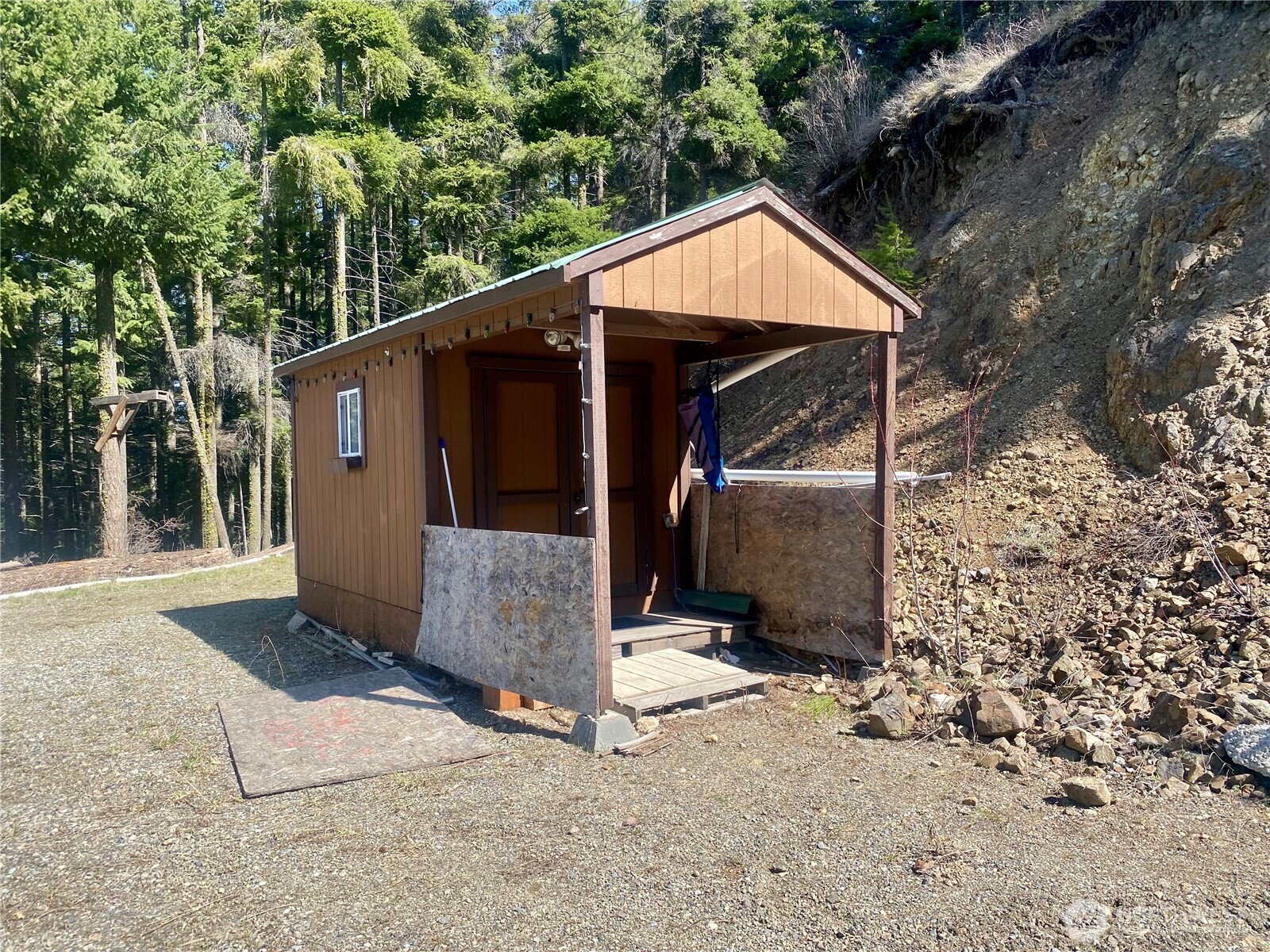 393 Tom & Nita Road Property Photo 16