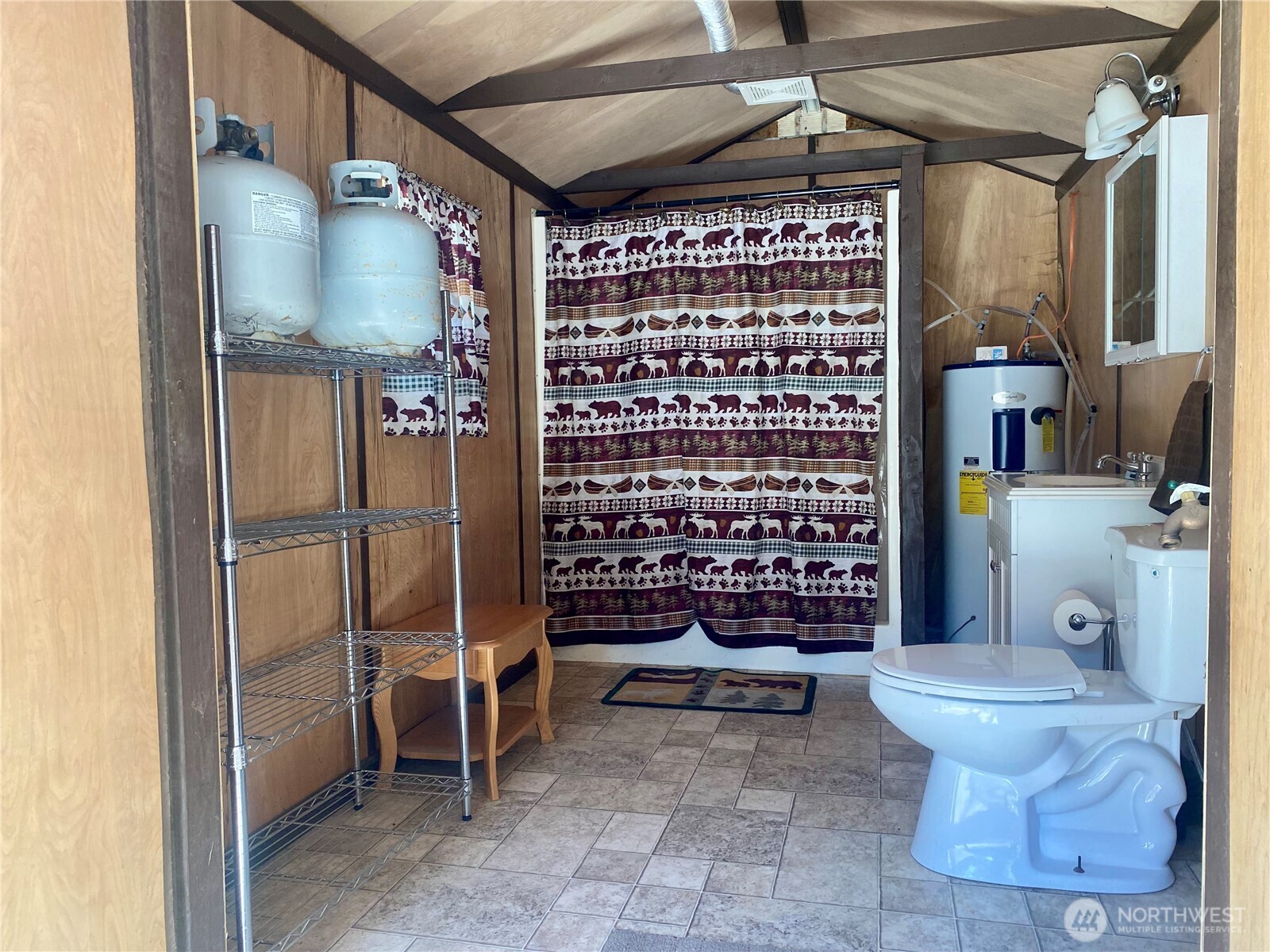 393 Tom & Nita Road Property Photo 17