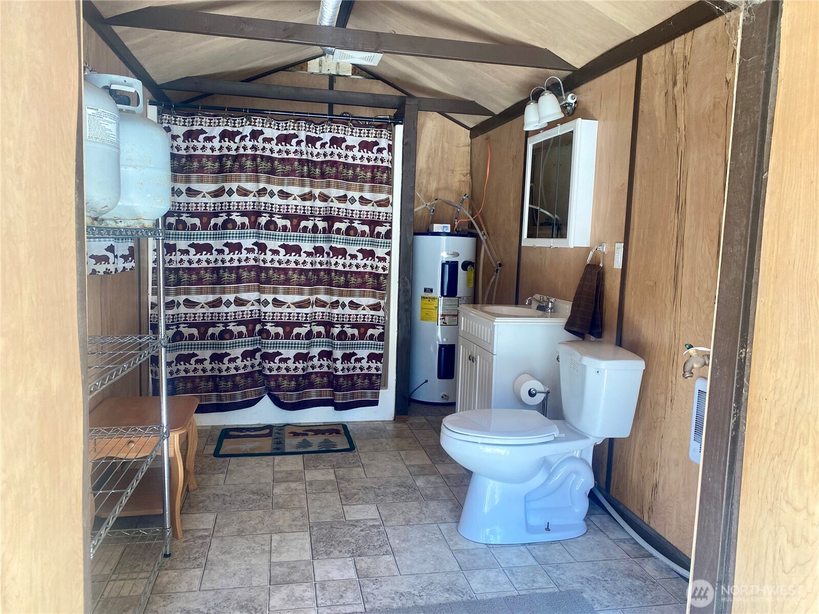 393 Tom & Nita Road Property Photo 18