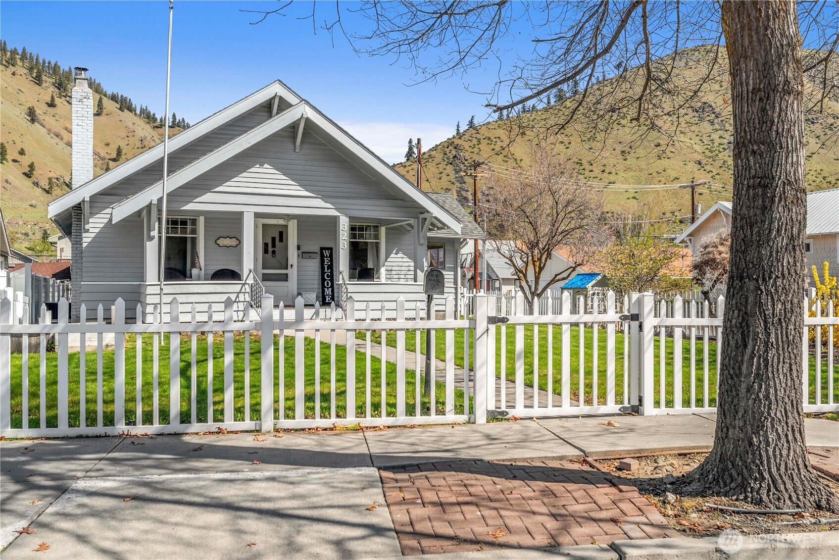 323 Cottage Avenue Property Photo