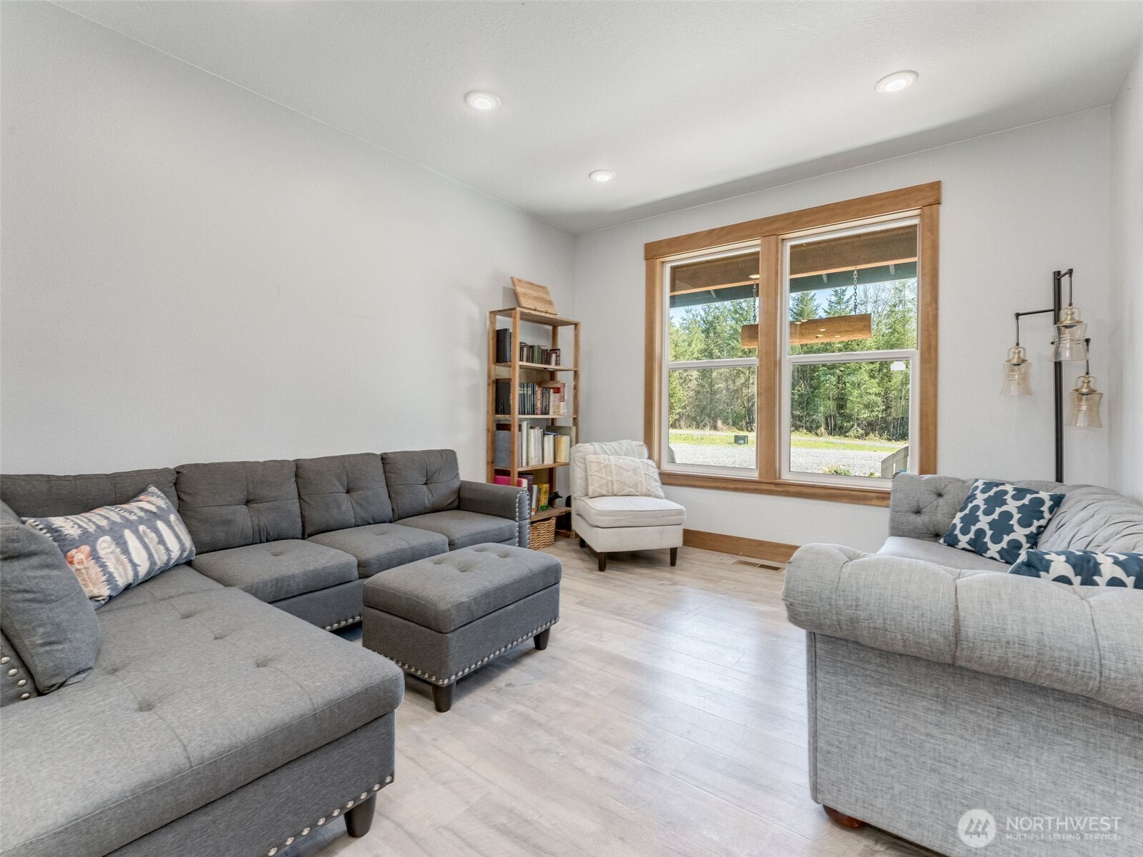 225 Blue Eagle Drive Property Photo 8