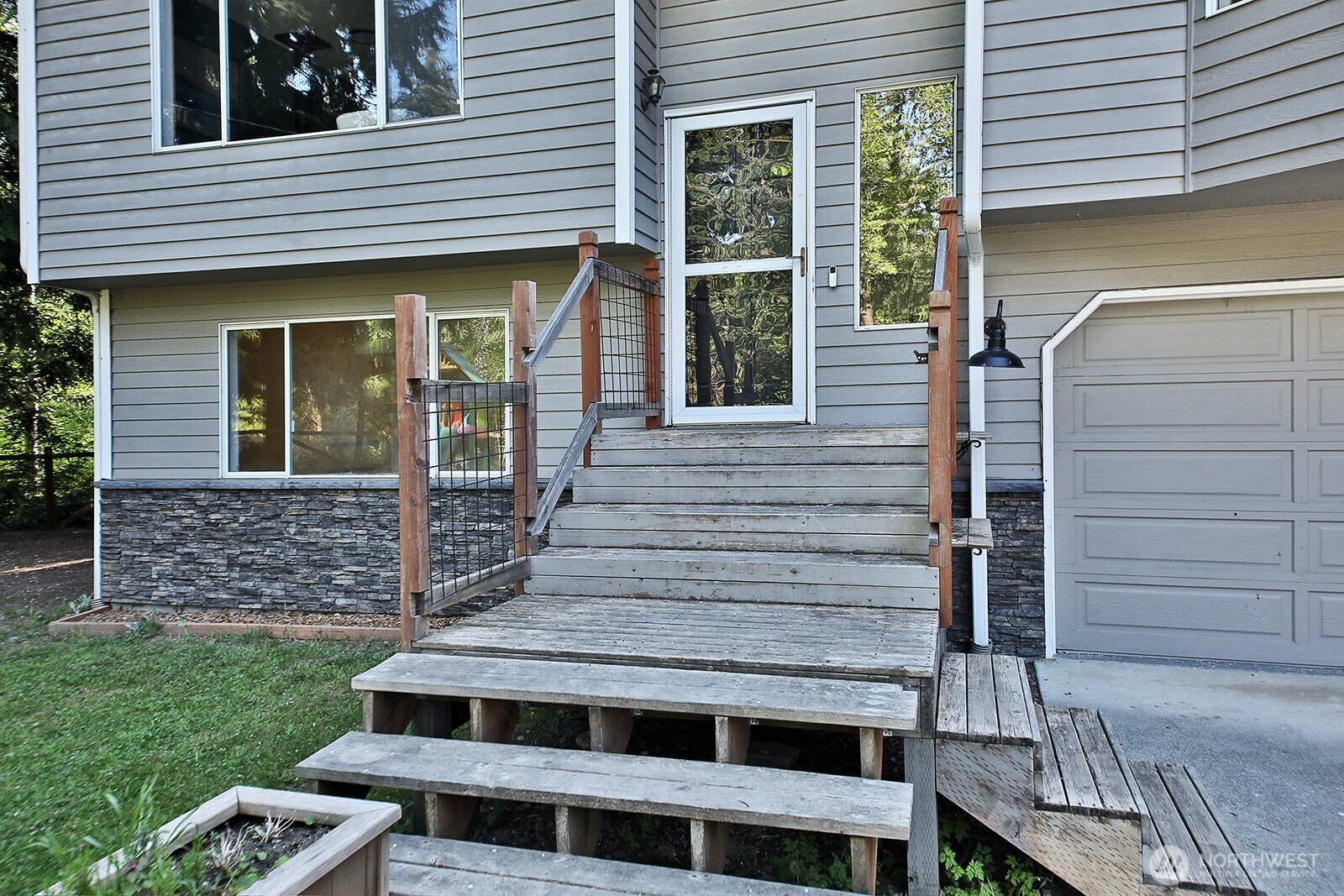 7806 Blakely Avenue Property Photo 4
