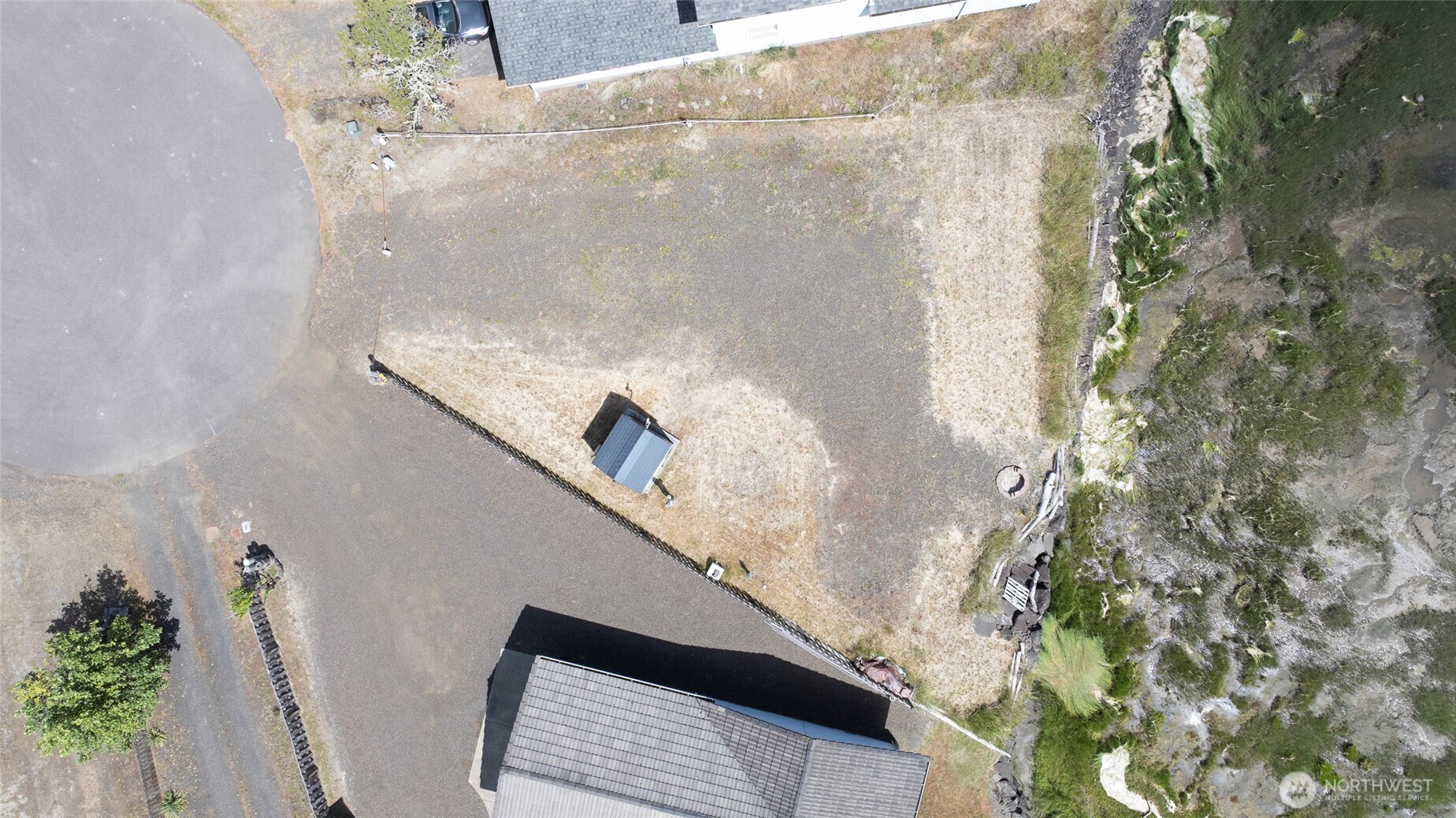 742 Peninsula Court Property Photo 4