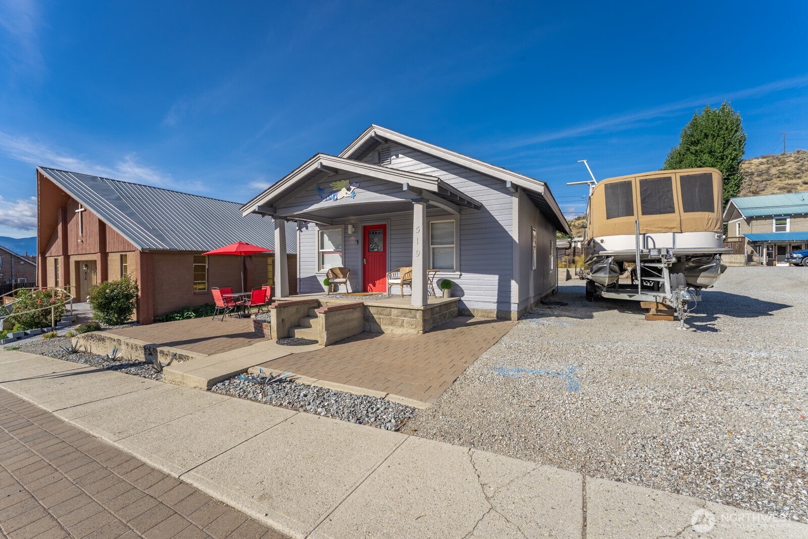 519 E Woodin Avenue Property Photo