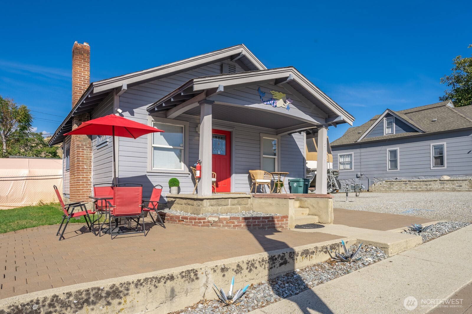 519 E Woodin Avenue Property Photo 2