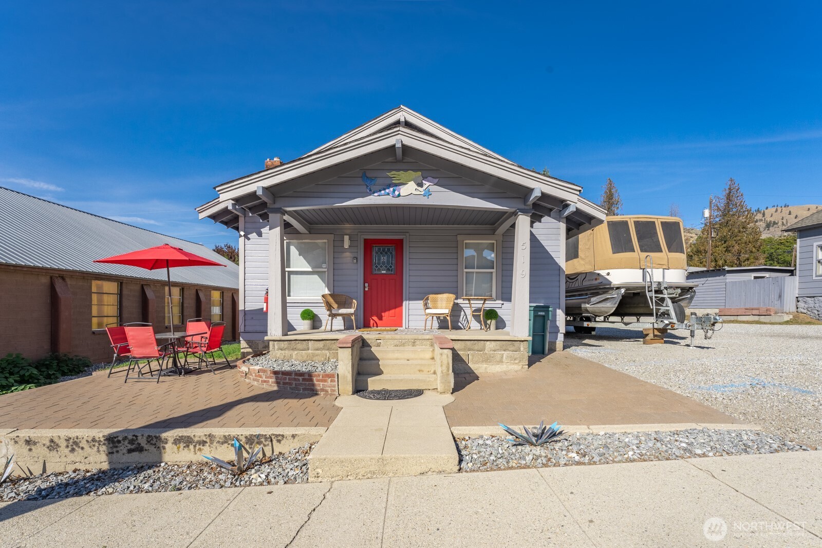 519 E Woodin Avenue Property Photo 3