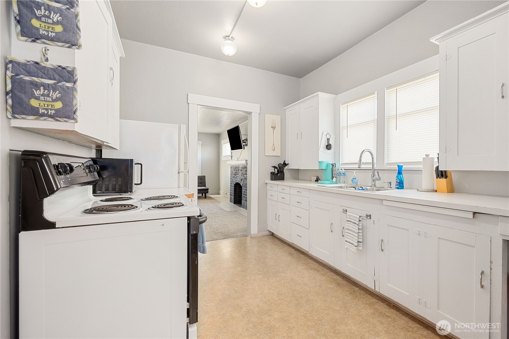 519 E Woodin Avenue Property Photo 8