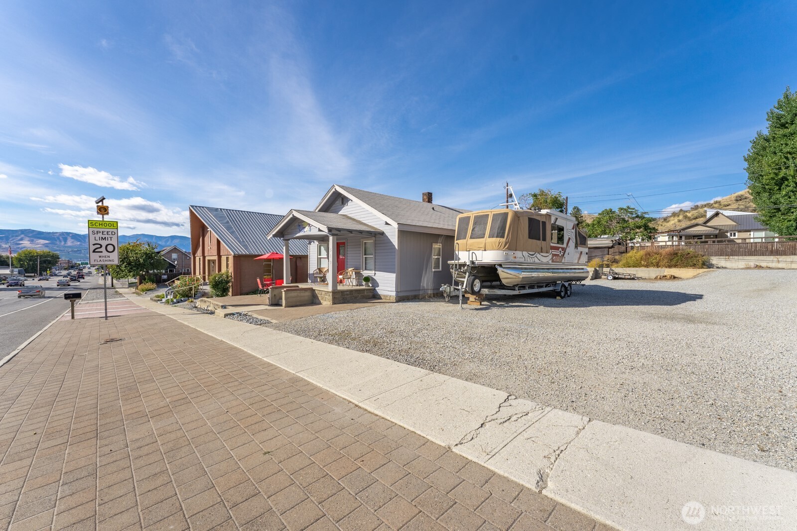 519 E Woodin Avenue Property Photo 16