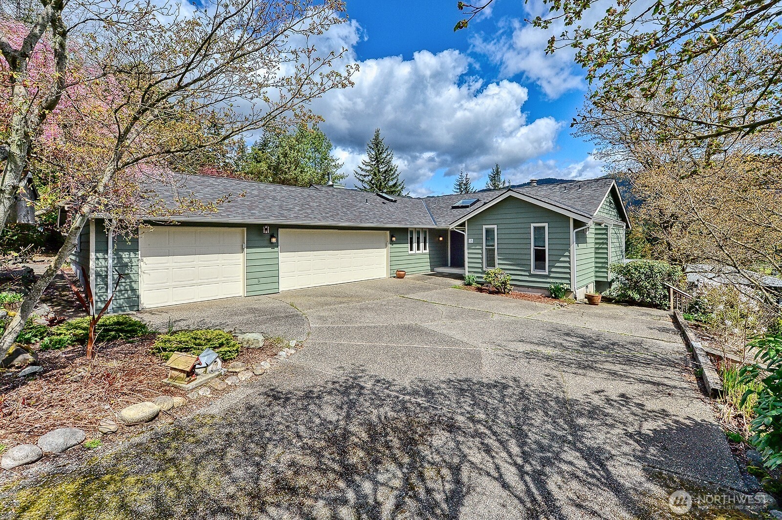 18 Windward Drive Property Photo 1