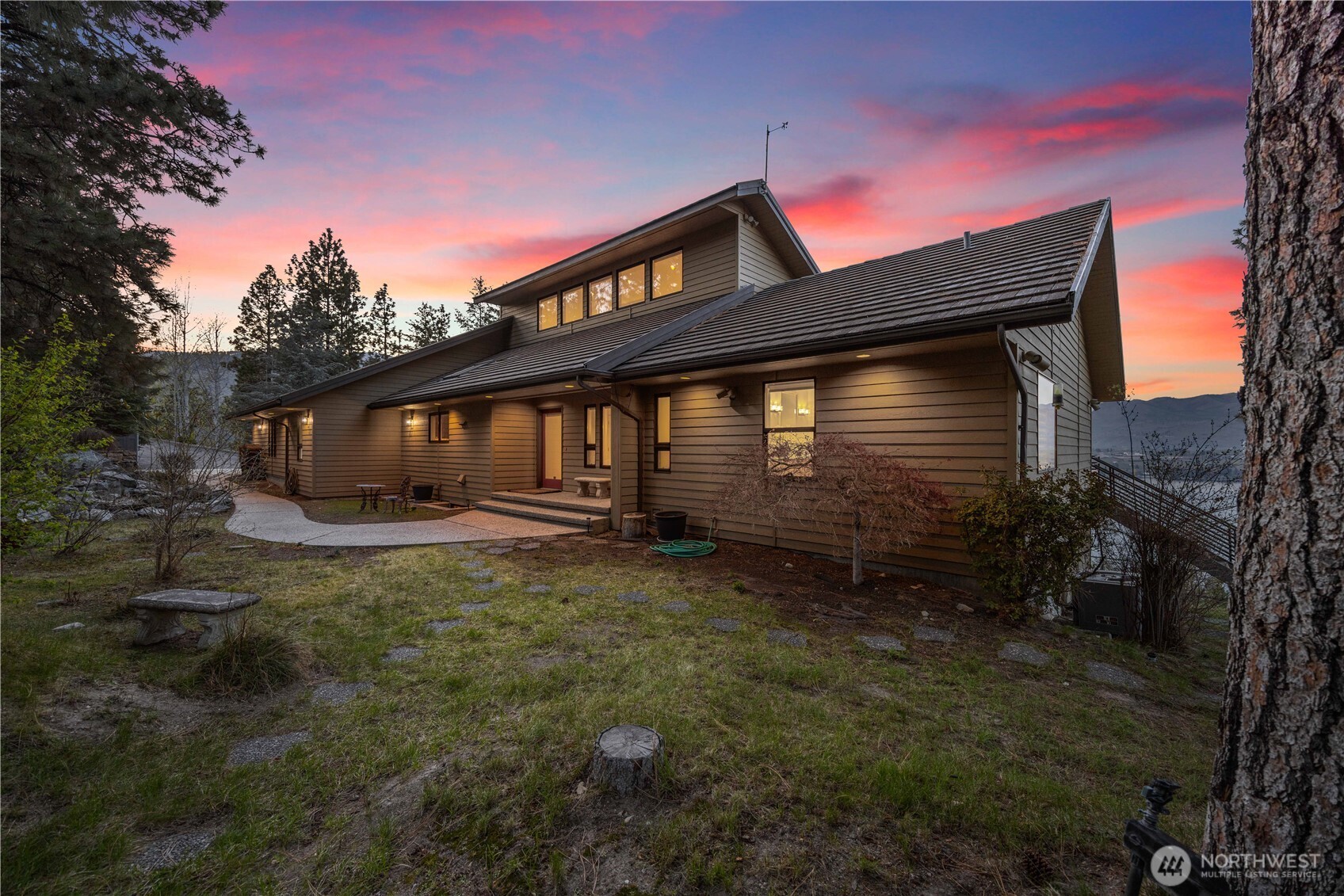 7440 Navarre Drive Property Photo