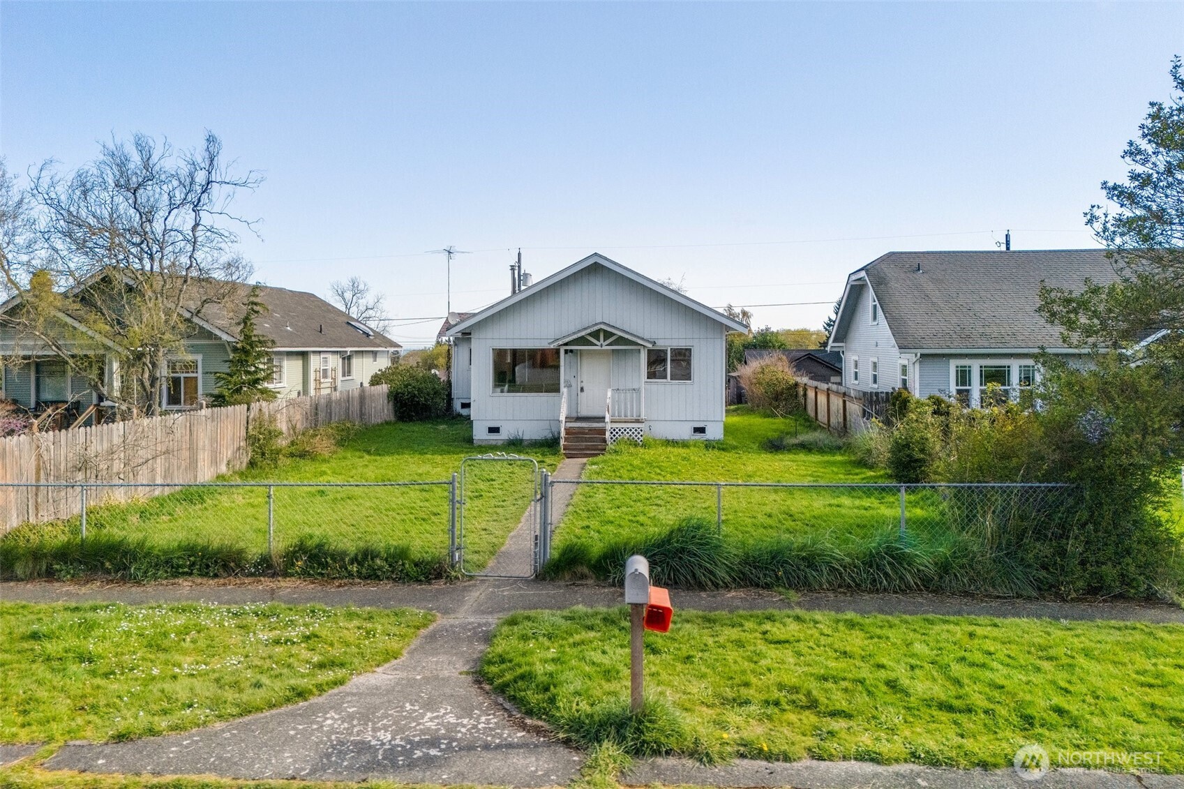 615 E Eleventh Street Property Photo