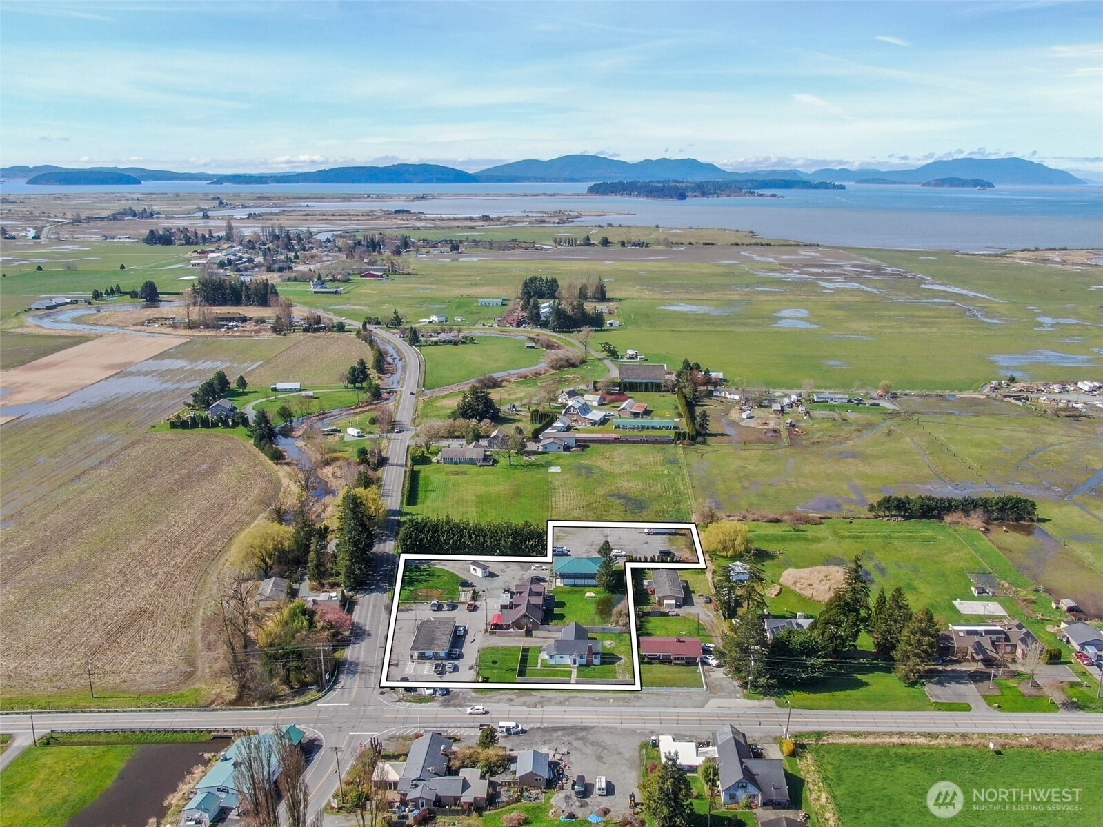 5530 Chuckanut Drive Property Photo 1