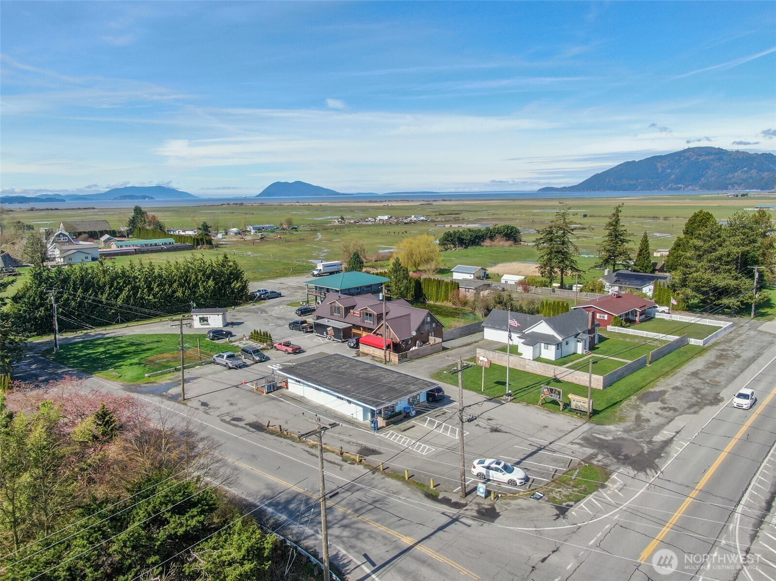 5530 Chuckanut Drive Property Photo 4