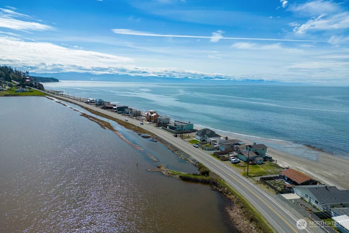 2585 West Beach Road Property Photo 1