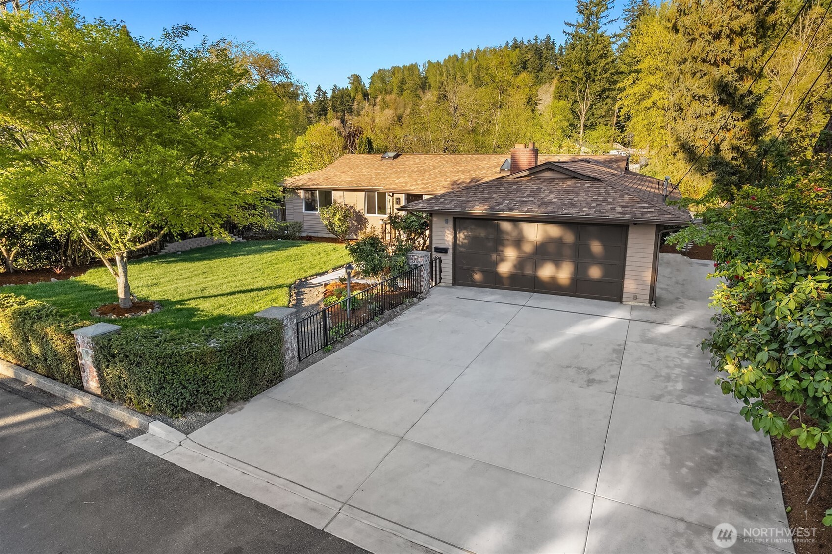 606 Riverview Drive Property Photo