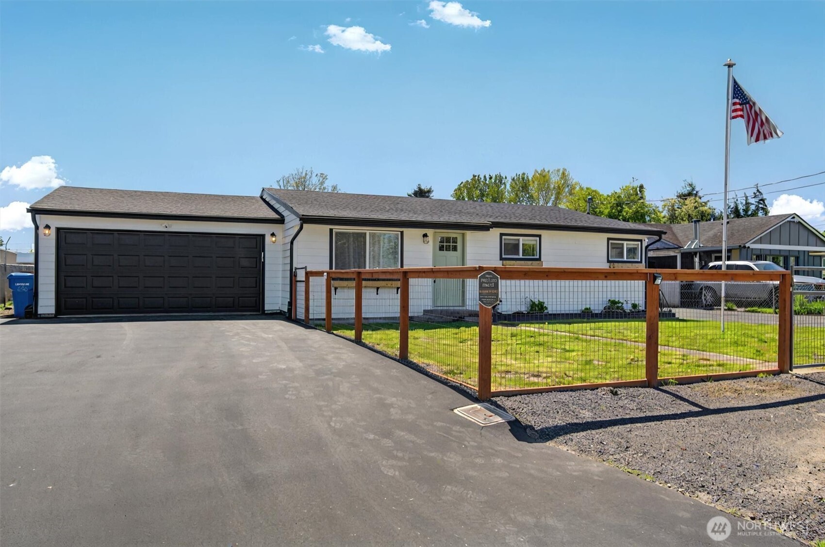 230 Hawthorne Property Photo