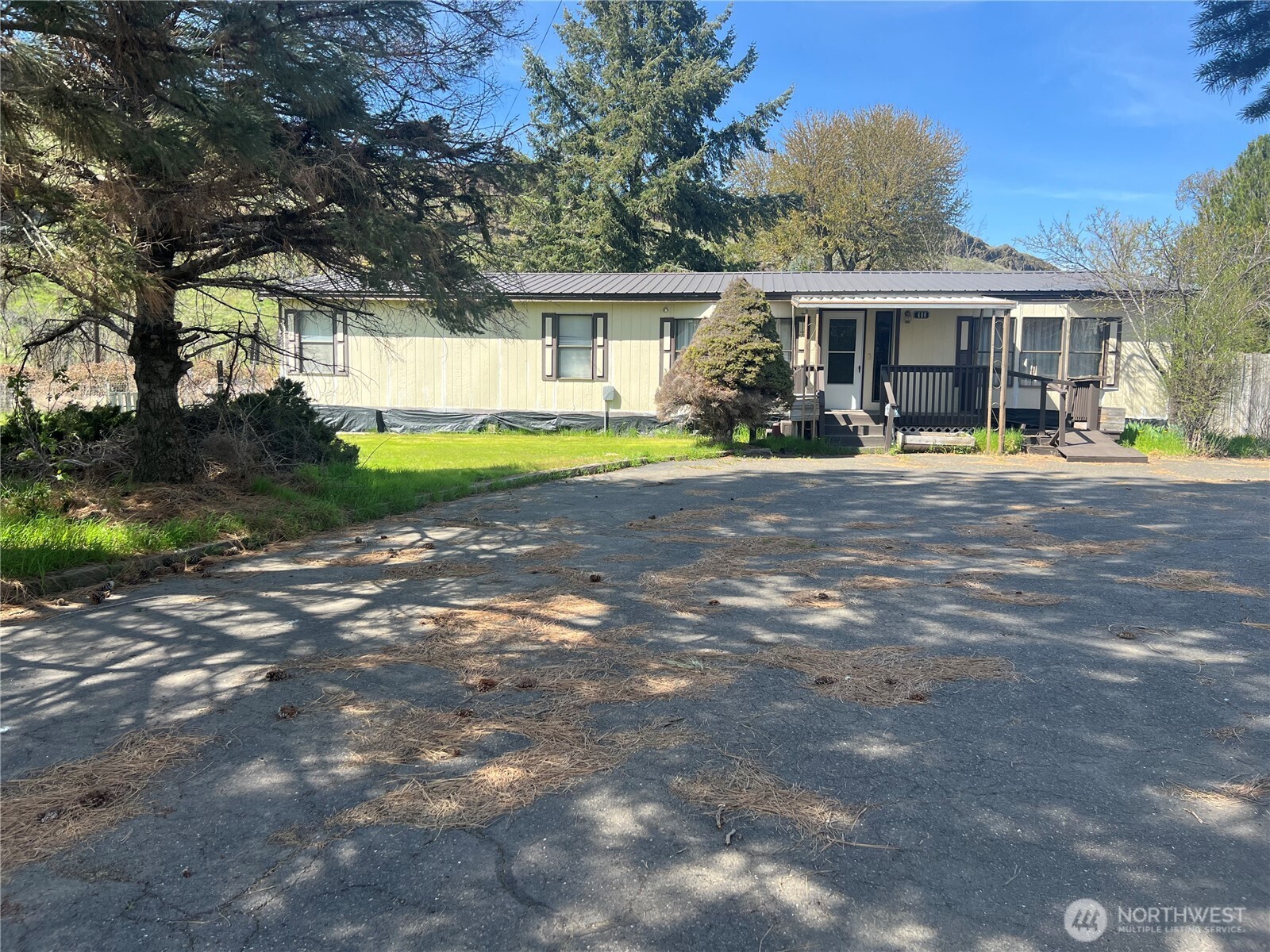 400 W Main Property Photo