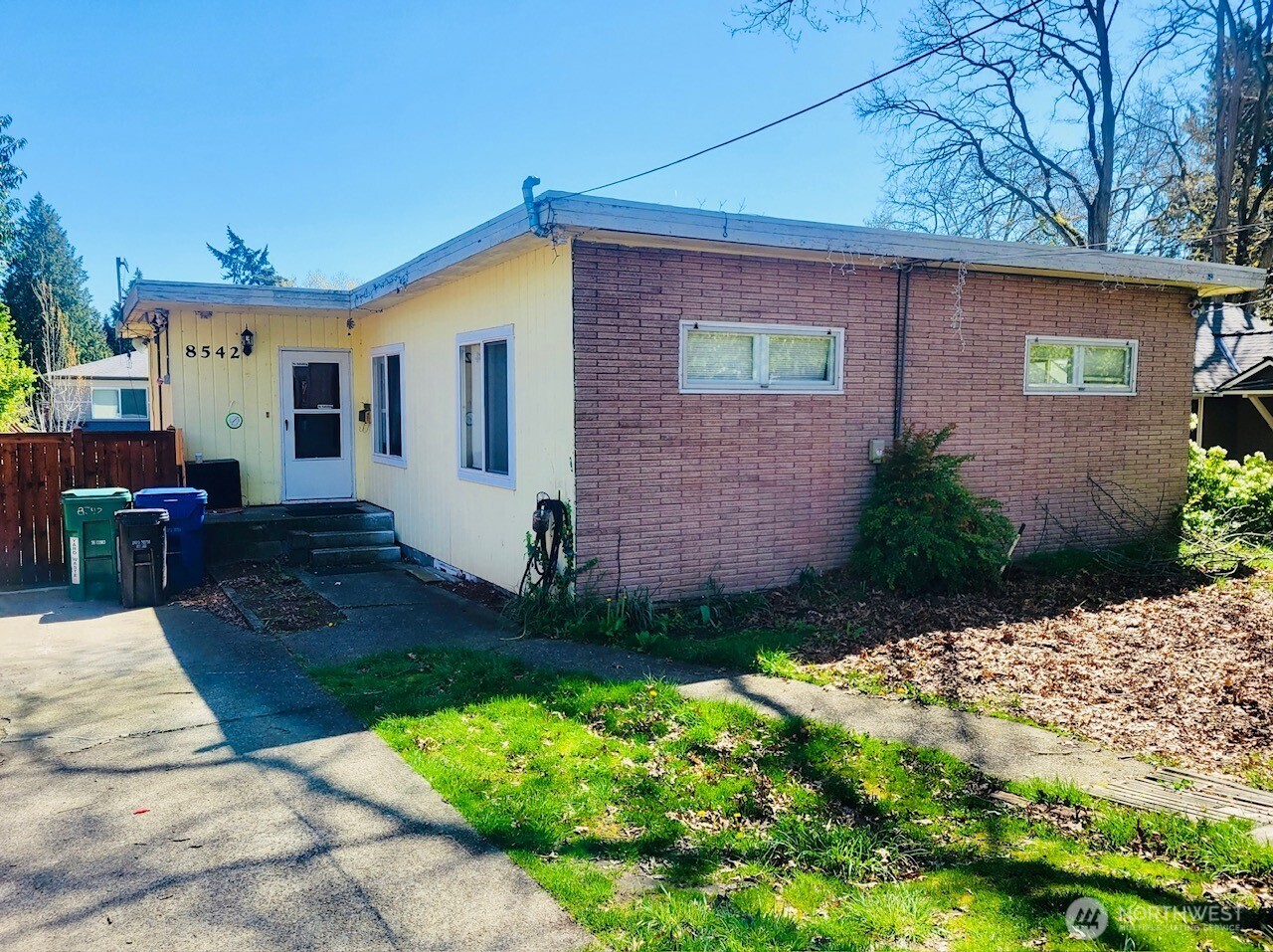 8542 Interlake Avenue Property Photo