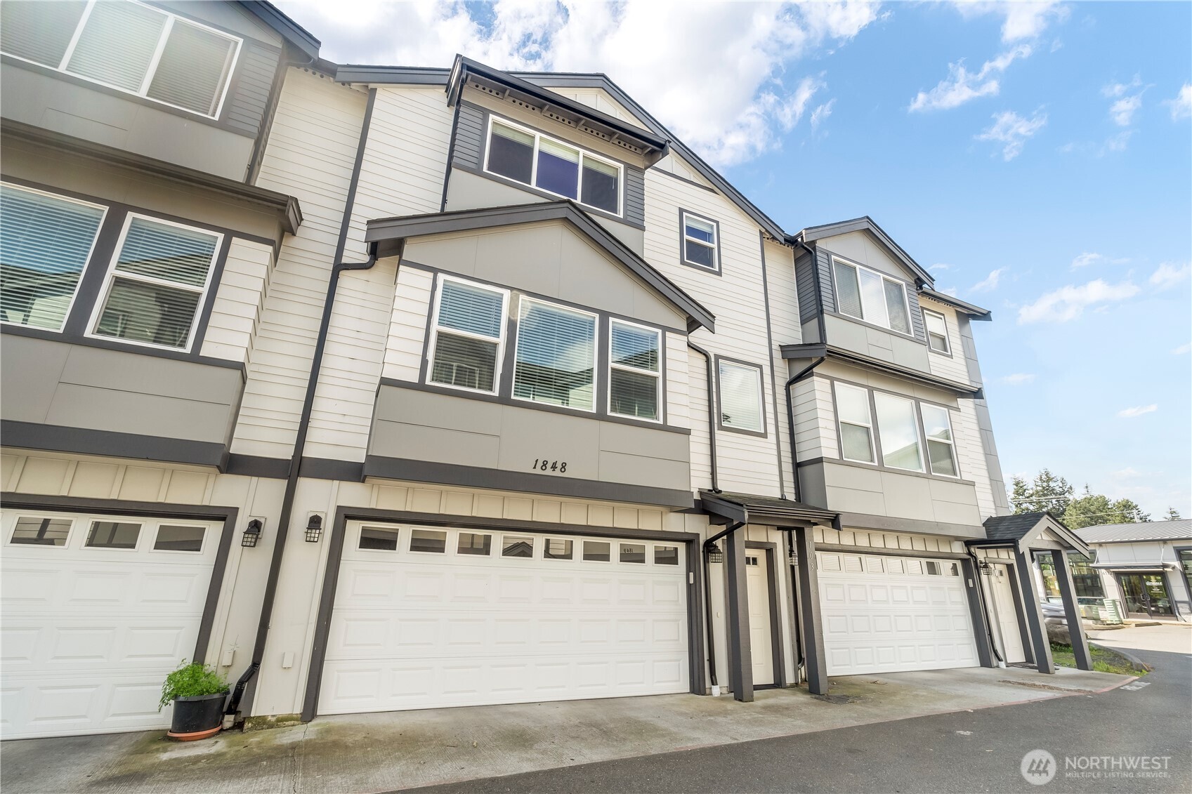 1848 Eastgate Loop Property Photo 1