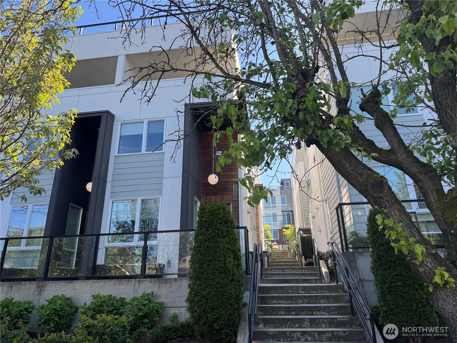 2218 Franklin Avenue C Property Photo