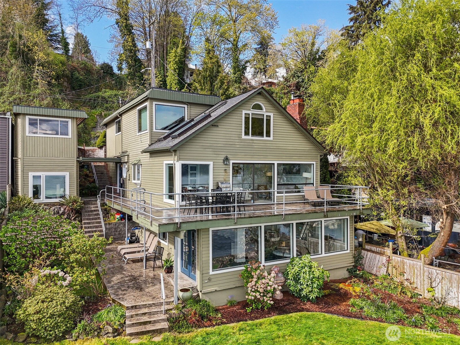 9750 Rainier Avenue Property Photo