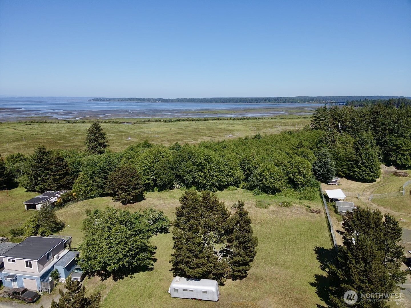 114 E Bayview Lane Property Photo 1