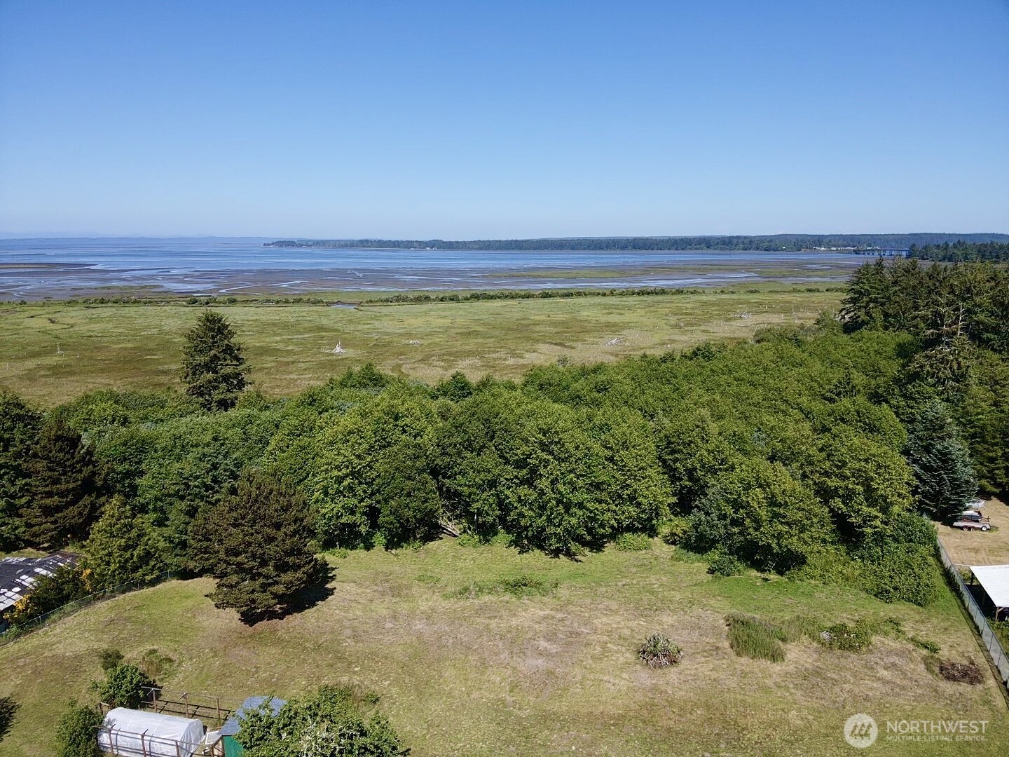 114 E Bayview Lane Property Photo 3