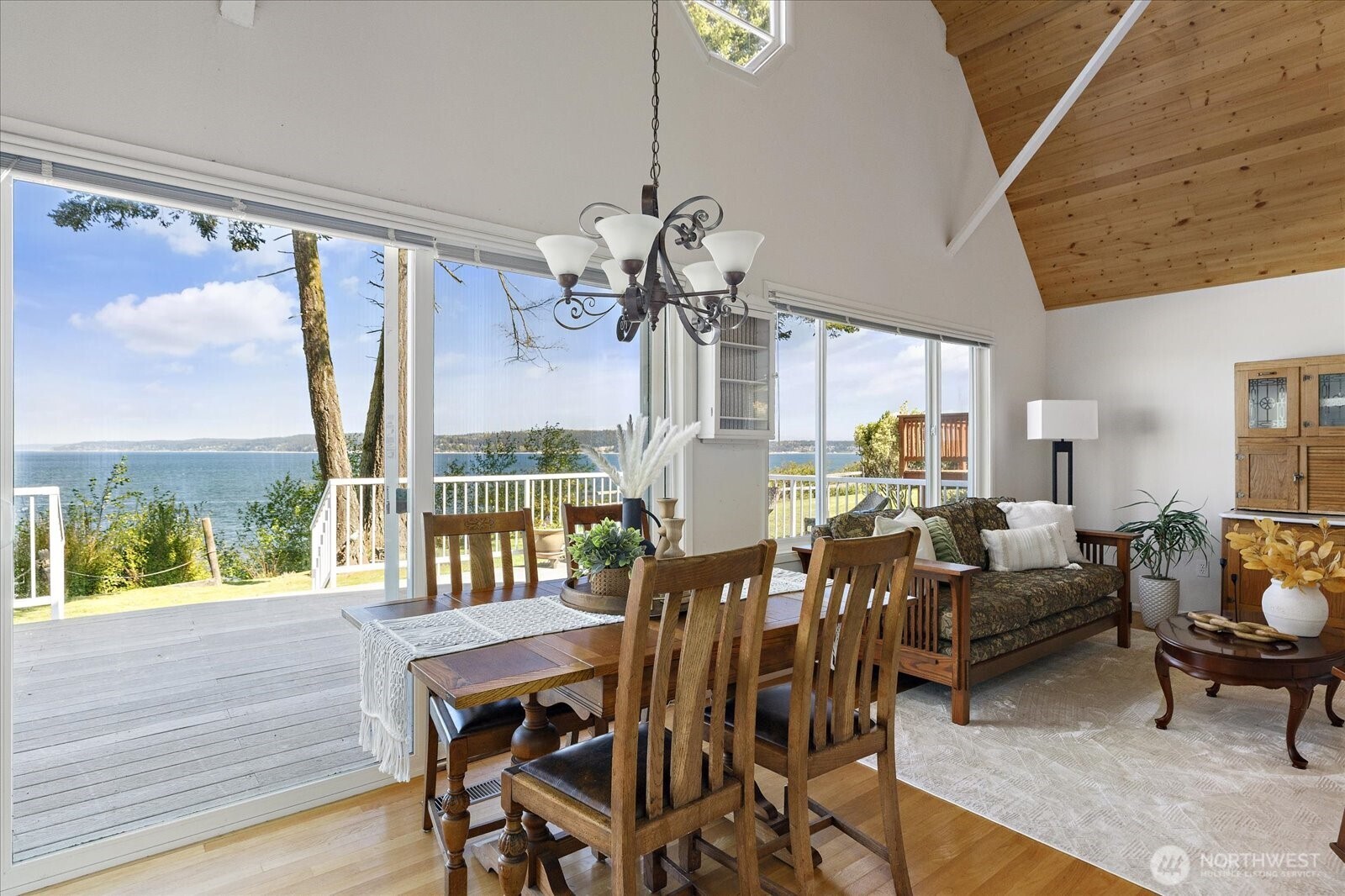 2963 Saratoga Road Property Photo 12
