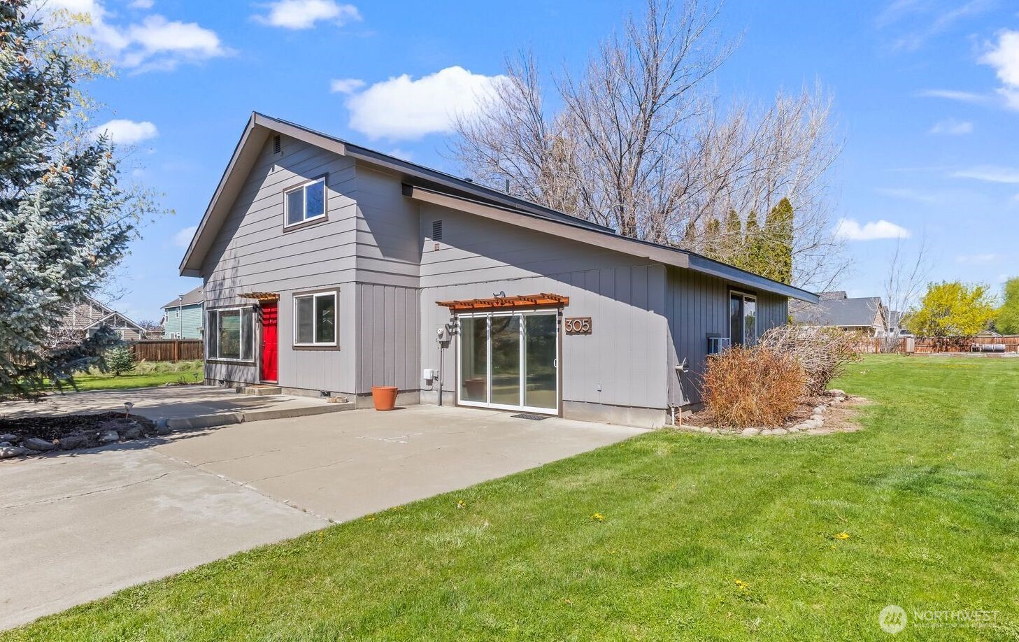 305 E Idaho Avenue Property Photo