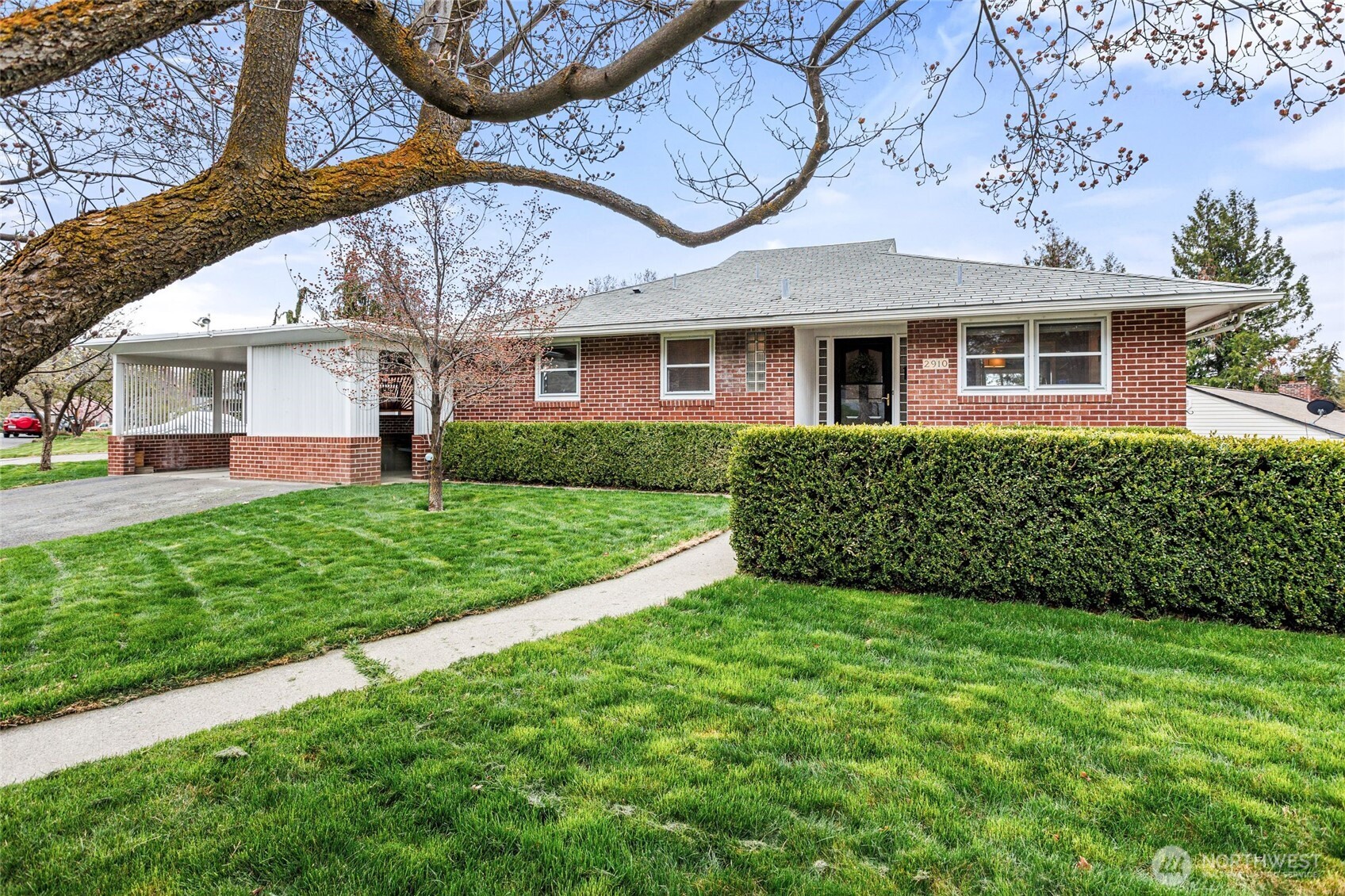 2910 Shelton Avenue Property Photo