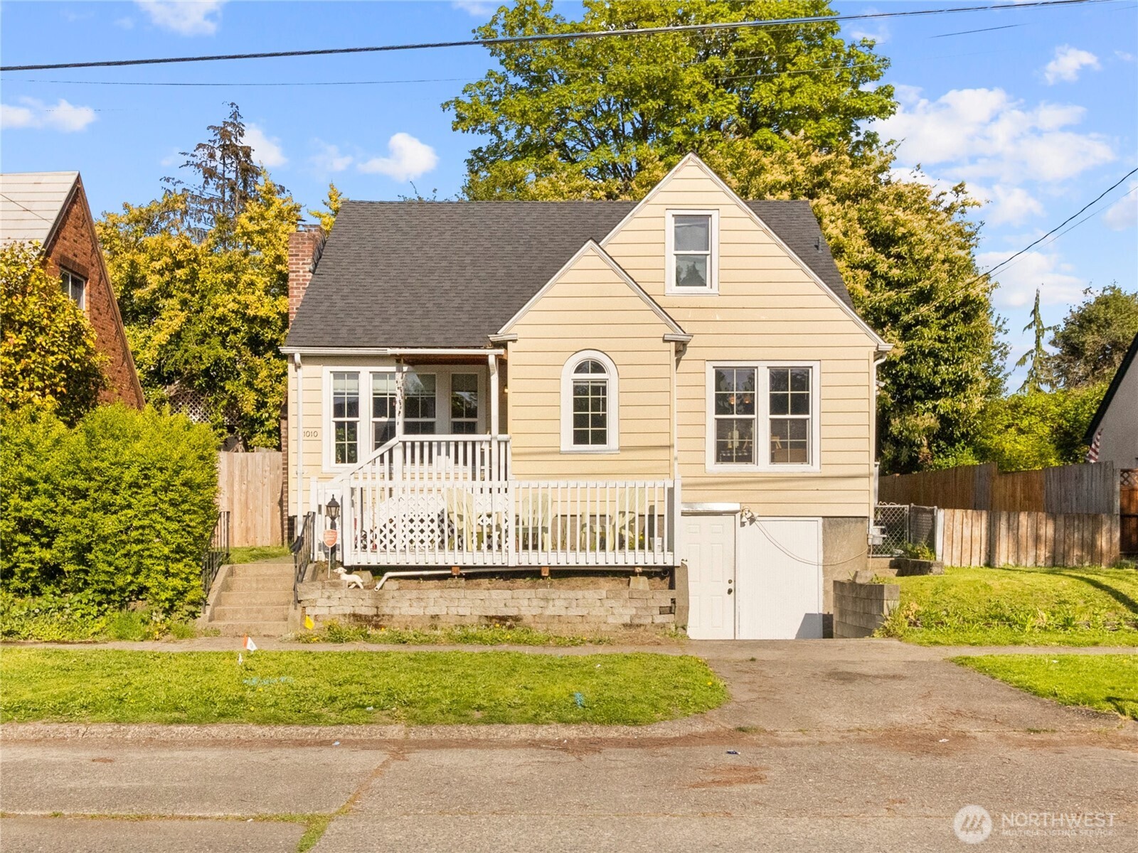 1010 Veneta Avenue Property Photo 1