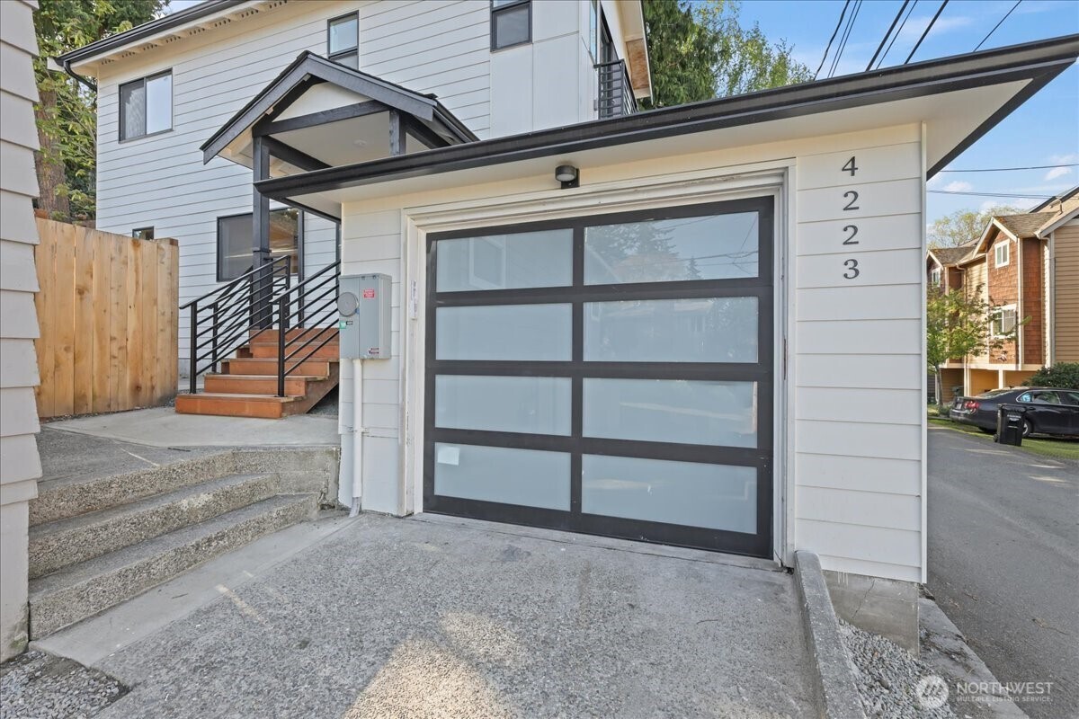 140 West Seattle Real Estate Listings Main Image