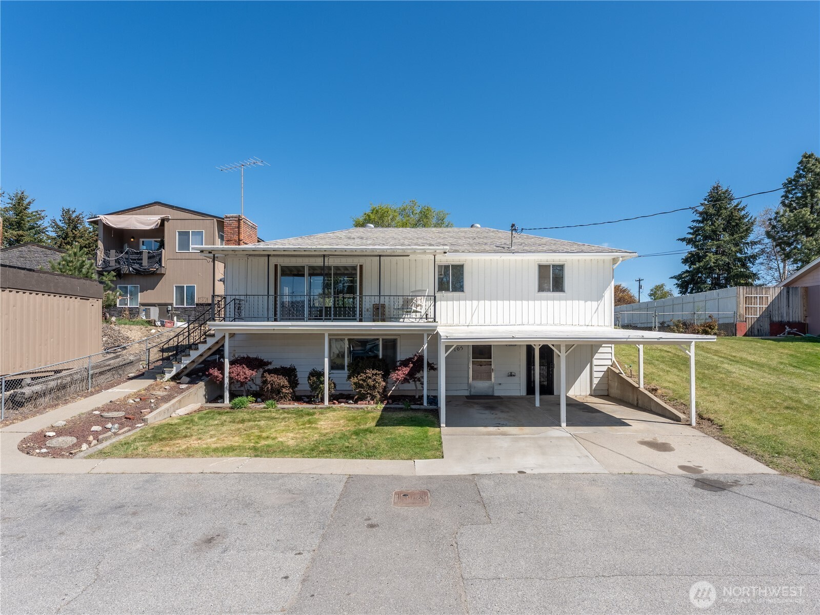 105 S Houston Avenue Property Photo