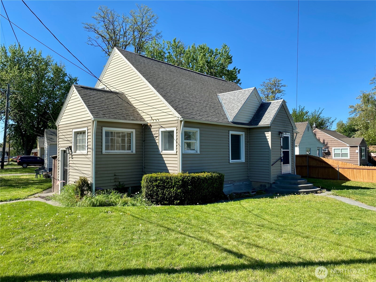70 Ne Rose Street Property Photo