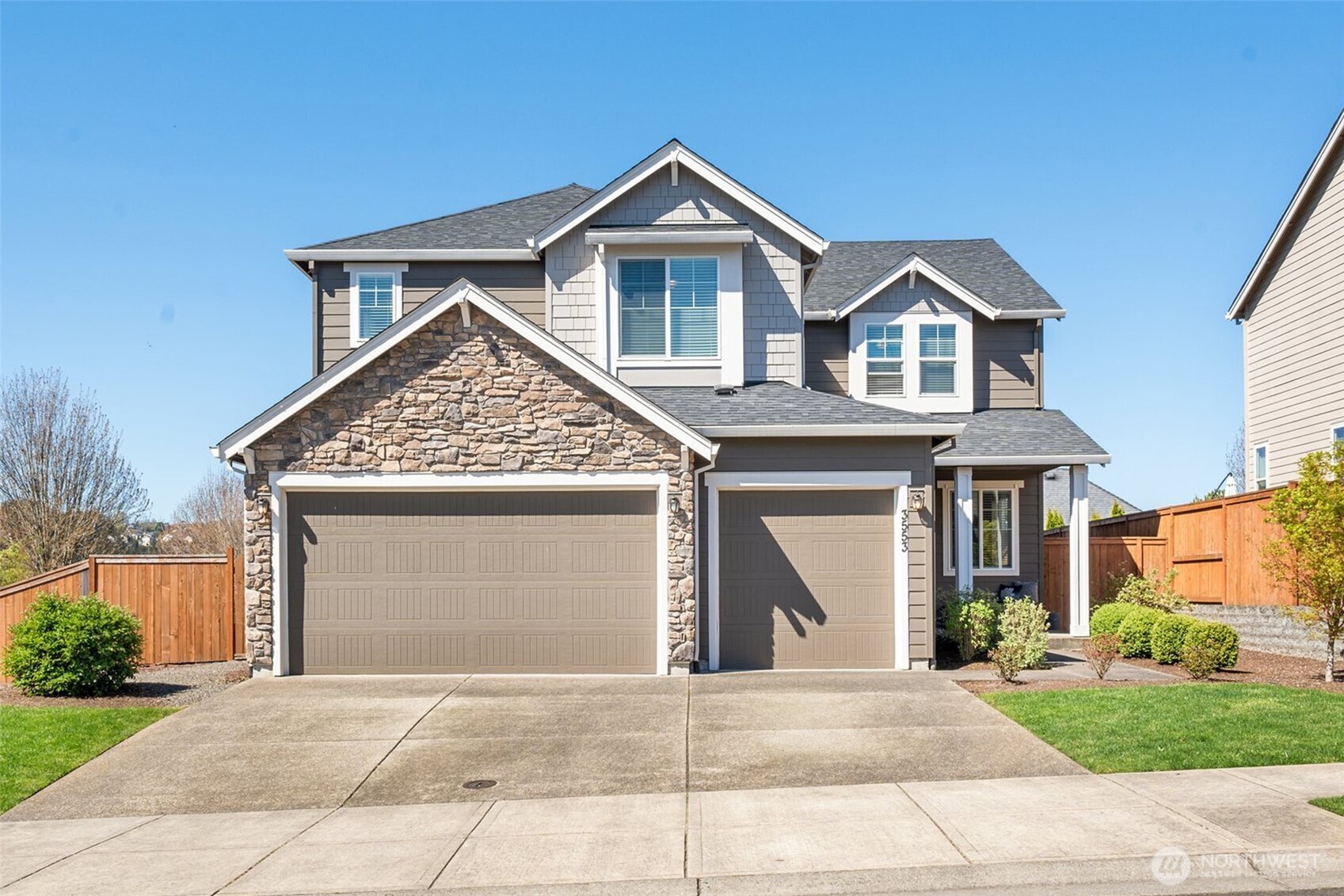 3553 Ne Kingbird Street Property Photo