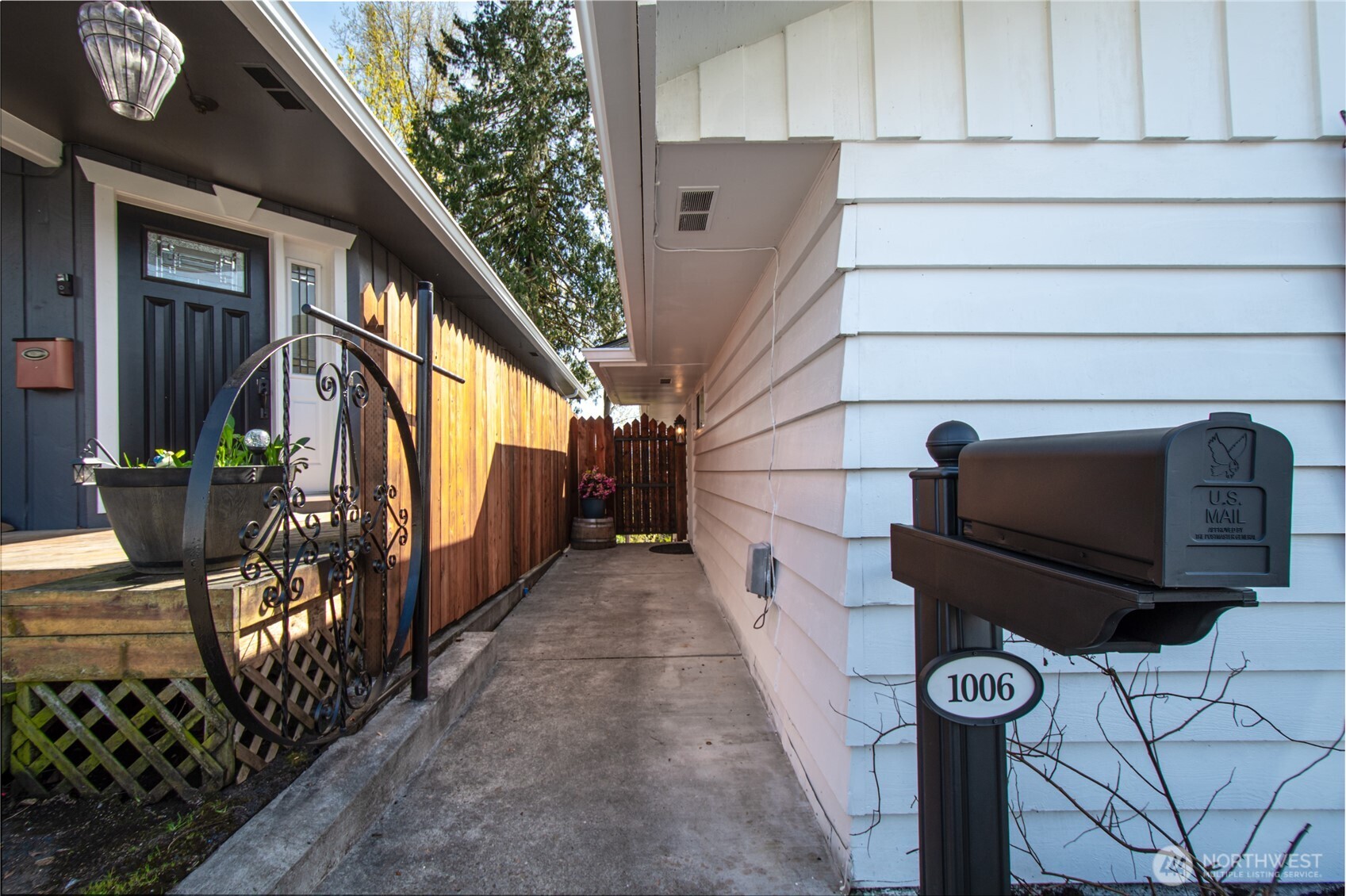 1006 Cowlitz Way Property Photo 4