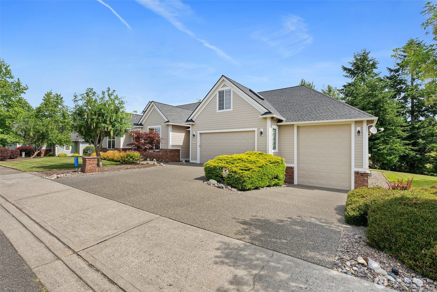 2111 Huntington Loop Property Photo 3