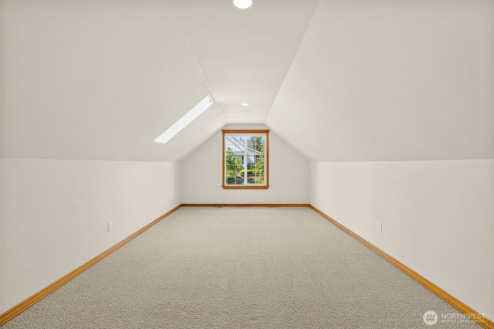 2111 Huntington Loop Property Photo 32