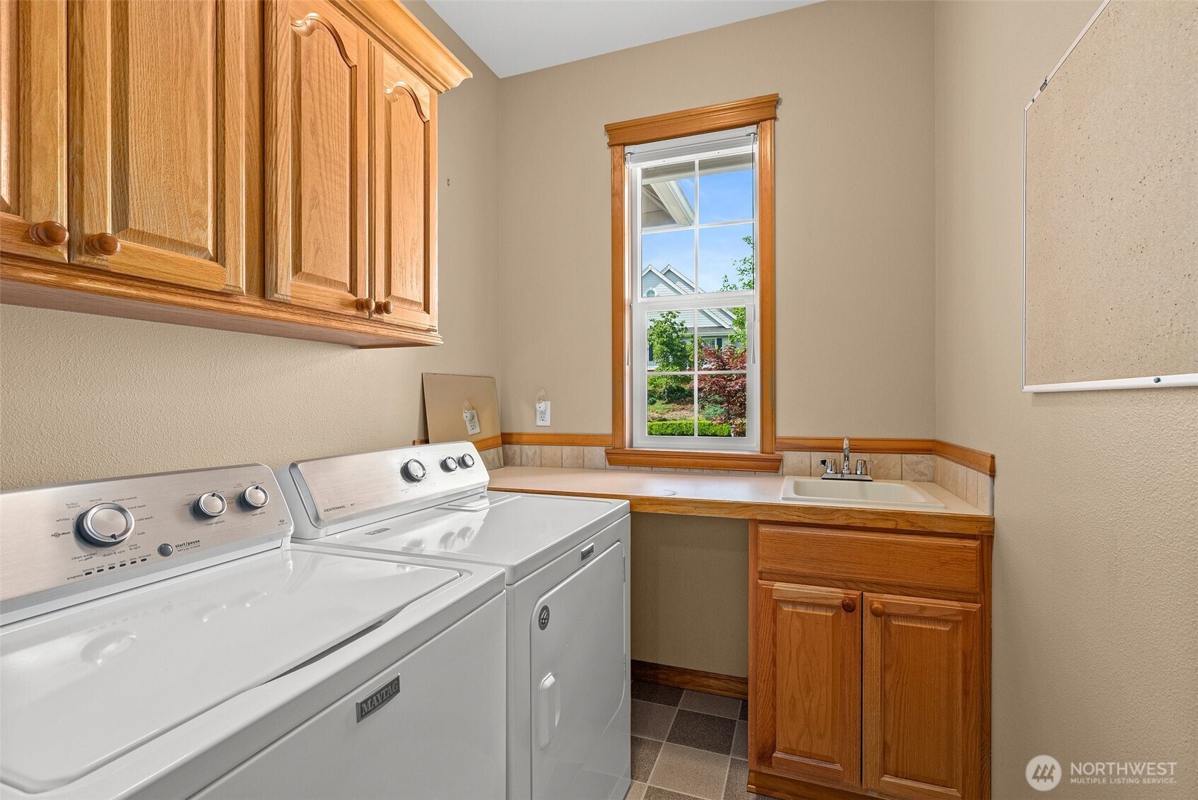 2111 Huntington Loop Property Photo 33