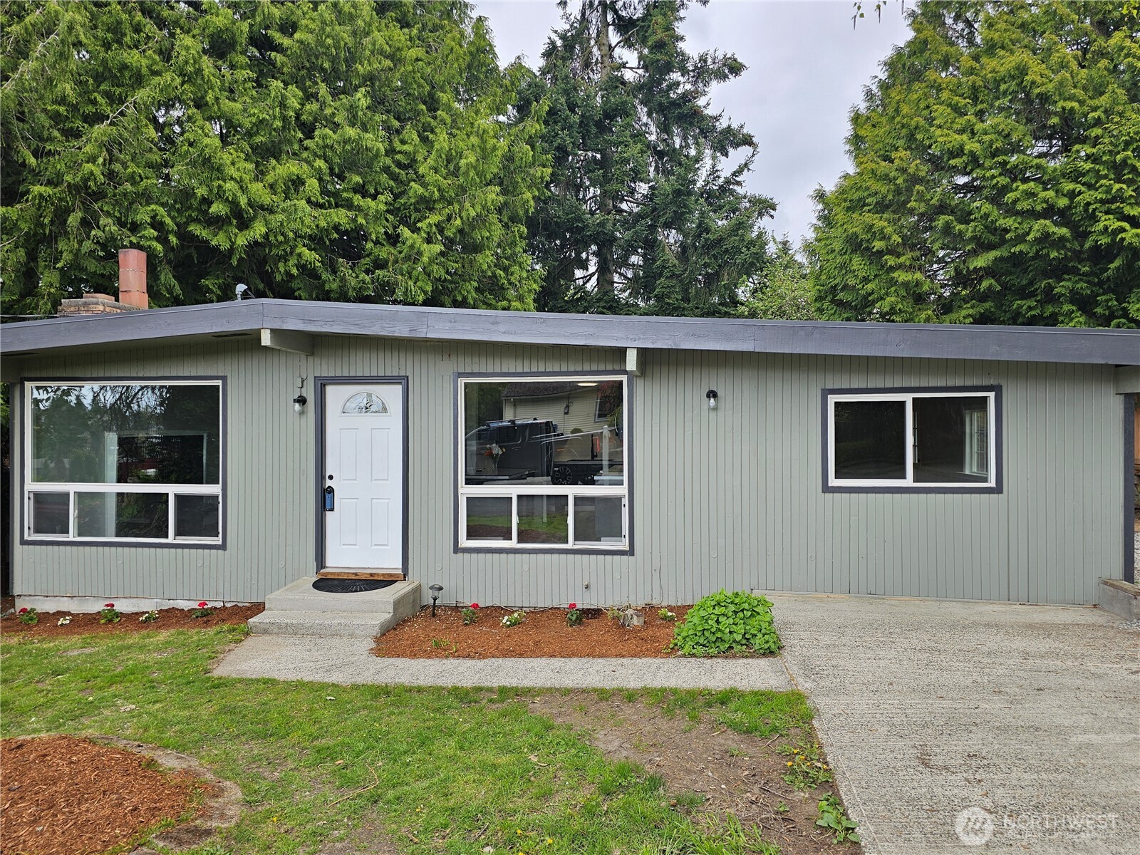 16738 2nd Avenue Property Photo 1