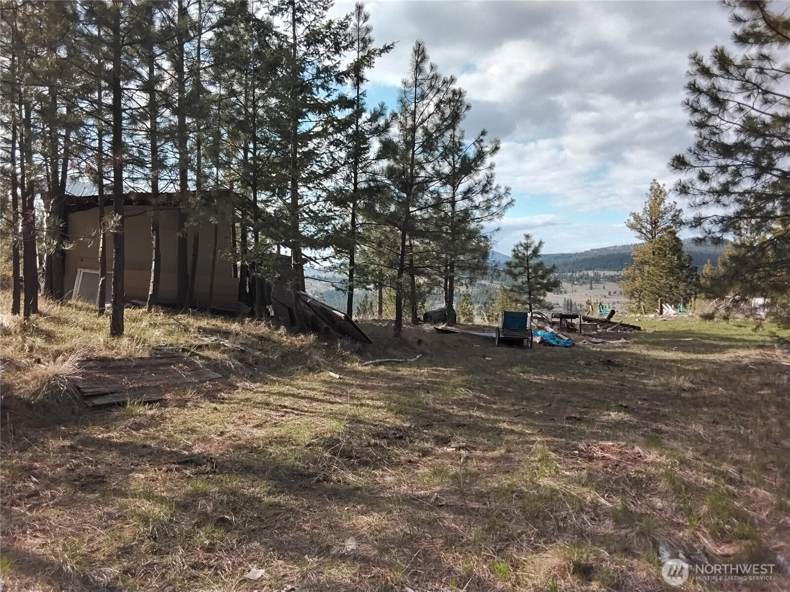 447 Roundabout Road Property Photo