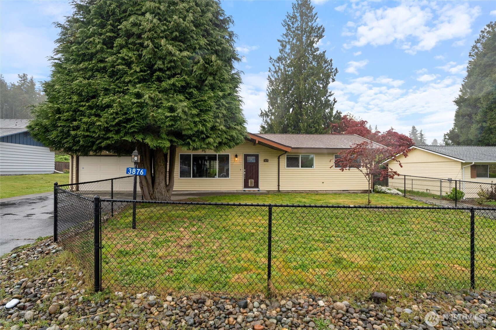3876 Ne Pinecone Drive Property Photo