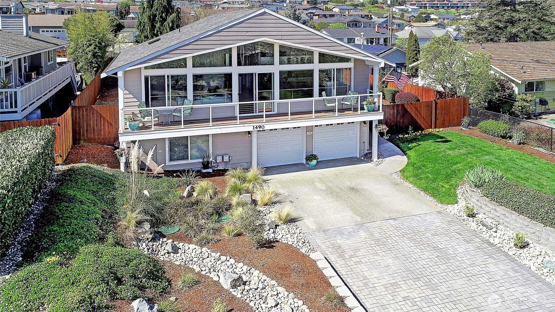 1490 Country Club Drive Property Photo 1