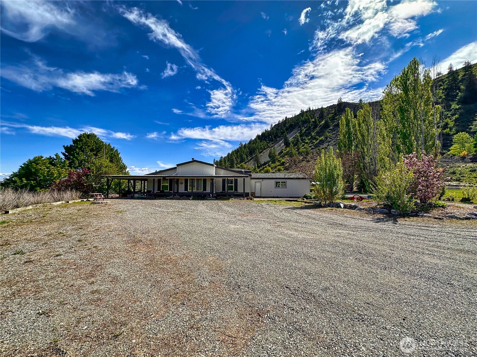1906 N Pine Creek Road Property Photo 1
