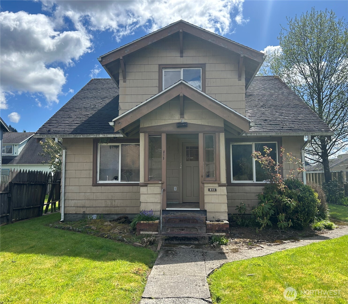 815 E 2nd Street Property Photo