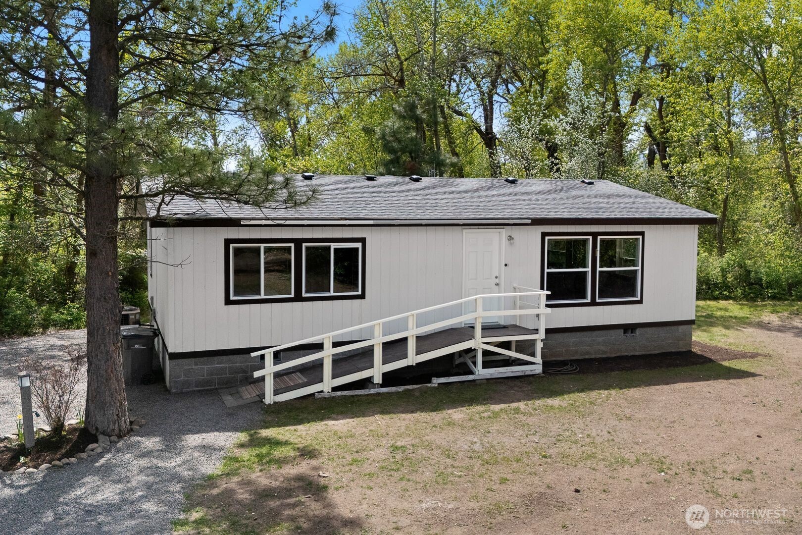 421 Cottonwood Road Property Photo